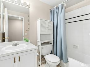 250 NW Dogwood Street C201, Issaquah WA 98027