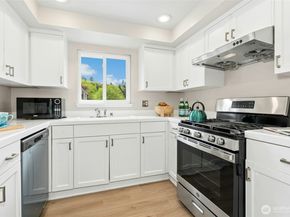 250 NW Dogwood Street C201, Issaquah WA 98027
