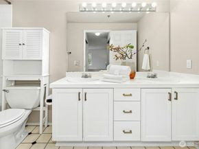 250 NW Dogwood Street C201, Issaquah WA 98027