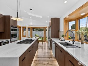 1620 171st Avenue NE, Bellevue WA 98008