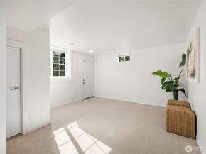 7021 20th Avenue NE, Seattle WA 98115