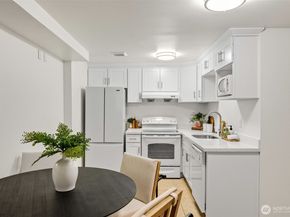 7021 20th Avenue NE, Seattle WA 98115