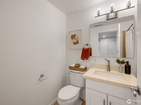 7021 20th Avenue NE, Seattle WA 98115