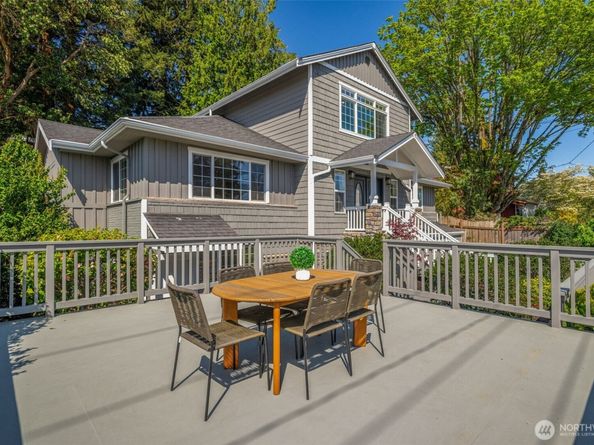7021 20th Avenue NE, Seattle WA 98115