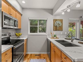 16150 NE 93rd Way 802, Redmond WA 98052