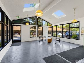 2210 NE 92nd St 104, Seattle WA 98115