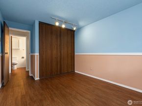 2210 NE 92nd St 104, Seattle WA 98115