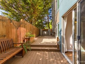 2210 NE 92nd St 104, Seattle WA 98115