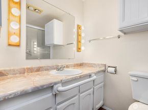 2210 NE 92nd St 104, Seattle WA 98115
