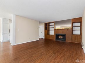 2210 NE 92nd St 104, Seattle WA 98115