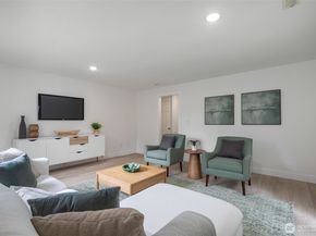 18408 129th Avenue NE, Bothell WA 98011