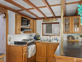 2143 N Northlake Way 47, Seattle WA 98103