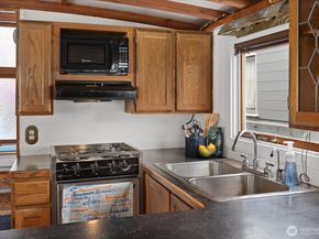2143 N Northlake Way 47, Seattle WA 98103