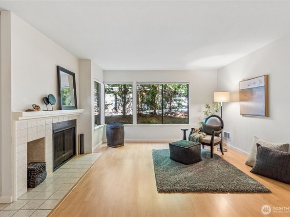 1354 Bellevue Way NE 3, Bellevue WA 98004