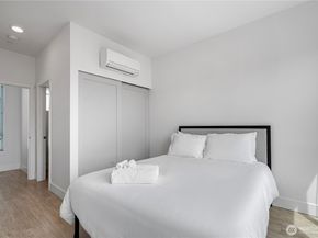 1300 E REMINGTON Court B, Seattle WA 98122