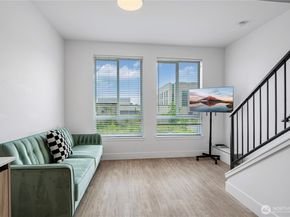 1300 E REMINGTON Court B, Seattle WA 98122