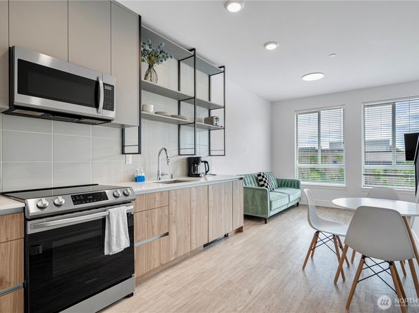1300 E REMINGTON Court B, Seattle WA 98122