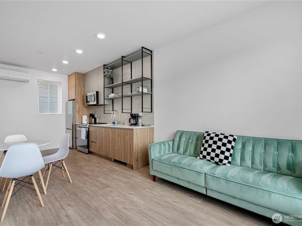 1300 E REMINGTON Court B, Seattle WA 98122