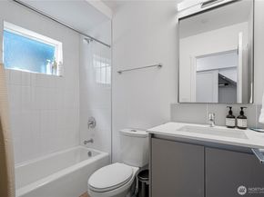 1300 E REMINGTON Court B, Seattle WA 98122