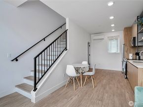 1300 E REMINGTON Court B, Seattle WA 98122