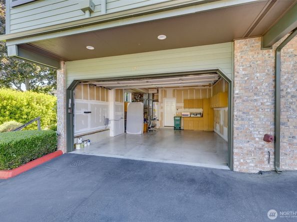 327 2nd Avenue S, Kirkland WA 98033