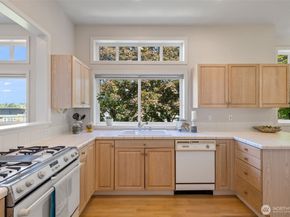 327 2nd Avenue S, Kirkland WA 98033