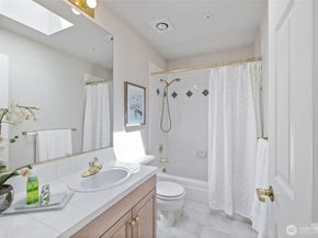 327 2nd Avenue S, Kirkland WA 98033