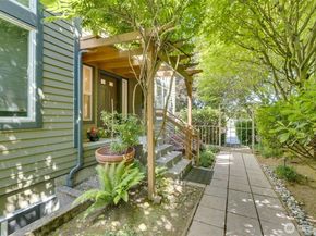 327 2nd Avenue S, Kirkland WA 98033