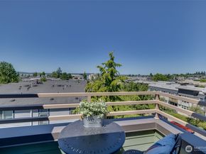 327 2nd Avenue S, Kirkland WA 98033