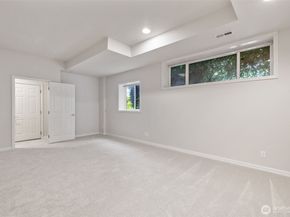 327 2nd Avenue S, Kirkland WA 98033