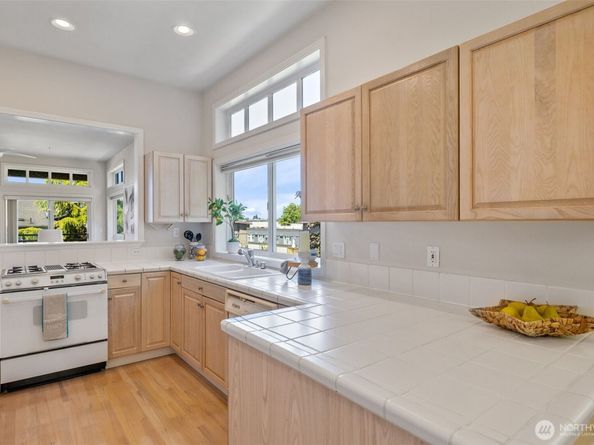 327 2nd Avenue S, Kirkland WA 98033