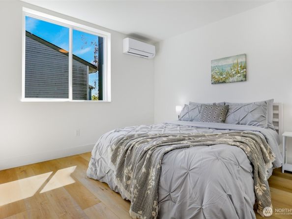 10533 Stone Avenue N E, Seattle WA 98133