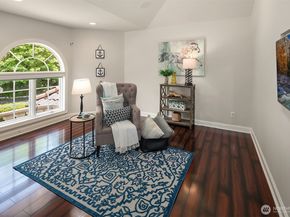 2819 E Lake Sammamish Parkway NE, Sammamish WA 98074