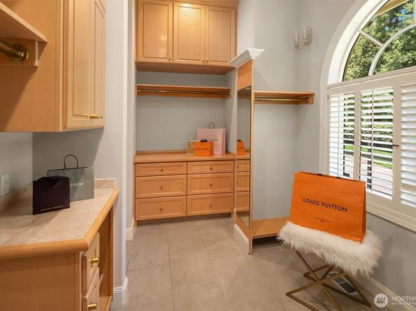 2819 E Lake Sammamish Parkway NE, Sammamish WA 98074