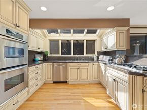 413 213th Place SE, Sammamish WA 98074
