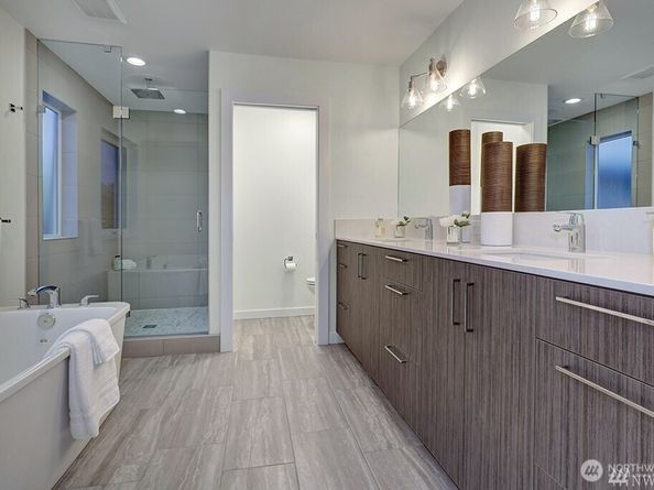 8707 116th Avenue NE A, Kirkland WA 98033