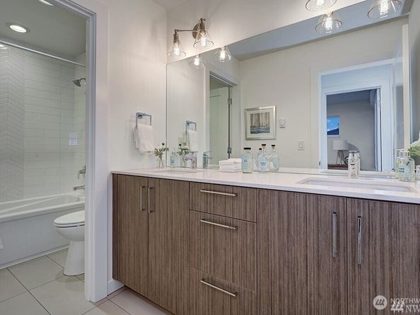 8707 116th Avenue NE A, Kirkland WA 98033