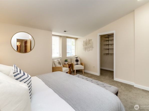4521 40th Avenue SW B, Seattle WA 98116