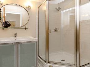 4521 40th Avenue SW B, Seattle WA 98116