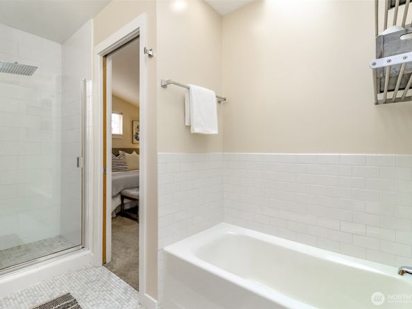 4521 40th Avenue SW B, Seattle WA 98116