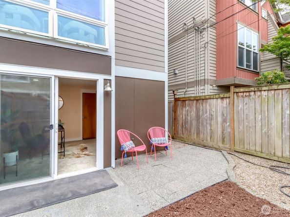 4521 40th Avenue SW B, Seattle WA 98116