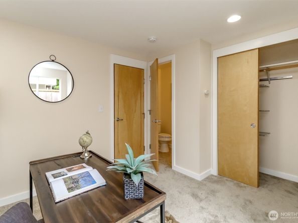 4521 40th Avenue SW B, Seattle WA 98116