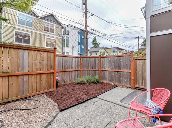 4521 40th Avenue SW B, Seattle WA 98116
