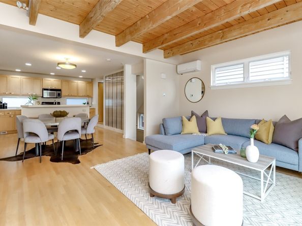 4521 40th Avenue SW B, Seattle WA 98116