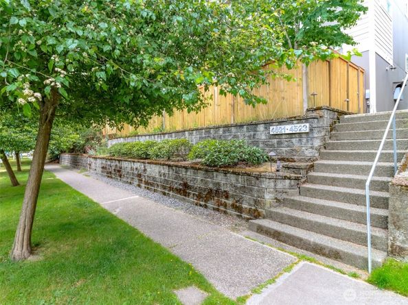 4521 40th Avenue SW B, Seattle WA 98116