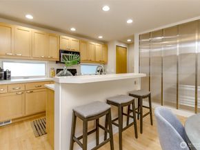 4521 40th Avenue SW B, Seattle WA 98116