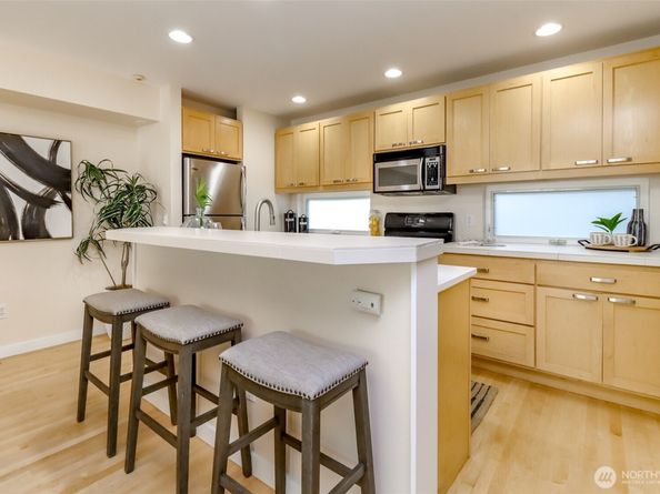 4521 40th Avenue SW B, Seattle WA 98116