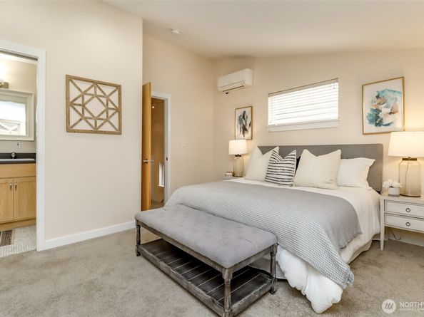 4521 40th Avenue SW B, Seattle WA 98116
