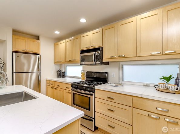 4521 40th Avenue SW B, Seattle WA 98116