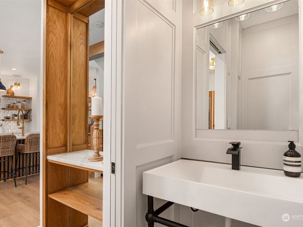 6523 39th Ave NE, Seattle WA 98115